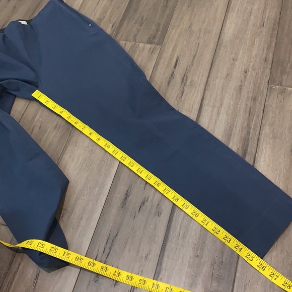 Everlane The Curvy Side-Zip Stretch Cotton Pant in navy blue - Picture 14 of 14